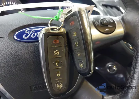 2016 Ford Escape Titanium z USA, uszkodzony, nr VIN 1FMCU9J94GUB12785